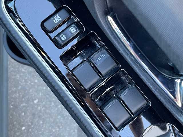 トヨタ アクア クロスオーバー 宮城県 2018(平30)年 7.3万km ブラックマイカ 登録時走行距離７２３０７ｋｍ/タイヤ空転防止（ABS）/トラクションコントロール（TRC）/横滑り防止(VSC)/盗難防止装置/プリクラッシュセーフティー/レーンリパーチャーアラート/オートマッチクハイビーム/先行車発進告知機能/インテリジェットクリアランスソナー/トヨタセーフティーセンス/純正ディーラーオプションナビ/CD/AM/FM/SD・USB/バックカメラ/Bluetooth接続/ドライブレコーダー/ステアリングリモコン/パワーステアリング/パワーウインド/純正アルミホイール/衝突軽減ブレーキ/LEDヘッドライト/ETC