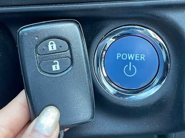 トヨタ アクア クロスオーバー 宮城県 2018(平30)年 7.3万km ブラックマイカ 登録時走行距離７２３０７ｋｍ/タイヤ空転防止（ABS）/トラクションコントロール（TRC）/横滑り防止(VSC)/盗難防止装置/プリクラッシュセーフティー/レーンリパーチャーアラート/オートマッチクハイビーム/先行車発進告知機能/インテリジェットクリアランスソナー/トヨタセーフティーセンス/純正ディーラーオプションナビ/CD/AM/FM/SD・USB/バックカメラ/Bluetooth接続/ドライブレコーダー/ステアリングリモコン/パワーステアリング/パワーウインド/純正アルミホイール/衝突軽減ブレーキ/LEDヘッドライト/ETC