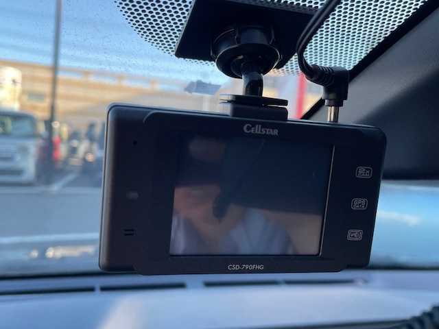 トヨタ アクア クロスオーバー 宮城県 2018(平30)年 7.3万km ブラックマイカ 登録時走行距離７２３０７ｋｍ/タイヤ空転防止（ABS）/トラクションコントロール（TRC）/横滑り防止(VSC)/盗難防止装置/プリクラッシュセーフティー/レーンリパーチャーアラート/オートマッチクハイビーム/先行車発進告知機能/インテリジェットクリアランスソナー/トヨタセーフティーセンス/純正ディーラーオプションナビ/CD/AM/FM/SD・USB/バックカメラ/Bluetooth接続/ドライブレコーダー/ステアリングリモコン/パワーステアリング/パワーウインド/純正アルミホイール/衝突軽減ブレーキ/LEDヘッドライト/ETC