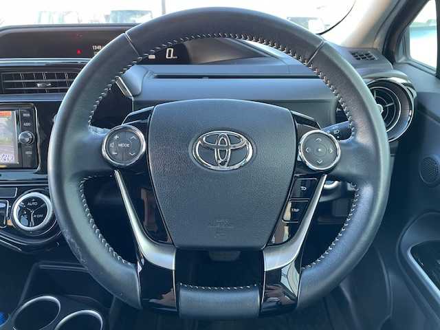 トヨタ アクア クロスオーバー 宮城県 2018(平30)年 7.3万km ブラックマイカ 登録時走行距離７２３０７ｋｍ/タイヤ空転防止（ABS）/トラクションコントロール（TRC）/横滑り防止(VSC)/盗難防止装置/プリクラッシュセーフティー/レーンリパーチャーアラート/オートマッチクハイビーム/先行車発進告知機能/インテリジェットクリアランスソナー/トヨタセーフティーセンス/純正ディーラーオプションナビ/CD/AM/FM/SD・USB/バックカメラ/Bluetooth接続/ドライブレコーダー/ステアリングリモコン/パワーステアリング/パワーウインド/純正アルミホイール/衝突軽減ブレーキ/LEDヘッドライト/ETC