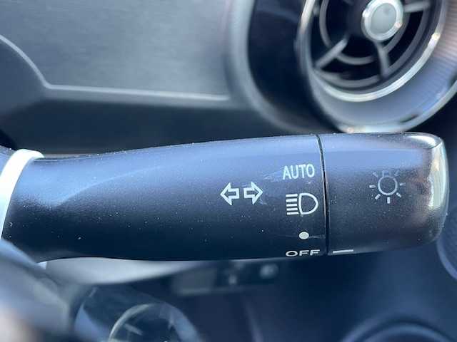 トヨタ アクア クロスオーバー 宮城県 2018(平30)年 7.3万km ブラックマイカ 登録時走行距離７２３０７ｋｍ/タイヤ空転防止（ABS）/トラクションコントロール（TRC）/横滑り防止(VSC)/盗難防止装置/プリクラッシュセーフティー/レーンリパーチャーアラート/オートマッチクハイビーム/先行車発進告知機能/インテリジェットクリアランスソナー/トヨタセーフティーセンス/純正ディーラーオプションナビ/CD/AM/FM/SD・USB/バックカメラ/Bluetooth接続/ドライブレコーダー/ステアリングリモコン/パワーステアリング/パワーウインド/純正アルミホイール/衝突軽減ブレーキ/LEDヘッドライト/ETC