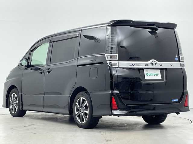 トヨタ ヴォクシー ZS 岐阜県 2018(平30)年 5.6万km ブラック ウェルキャブ車両/純正9インチナビ【NSZT-Y66T】/CD DVD/フルセグテレビ/SD/Bluetooth/純正12.1インチフリップダウンモニター【V12T-R66C】/両側パワースライドドア/革巻きステアリング/ステアリングリモコン/LEDヘッドライト/オートライト/オートハイビーム/ビルトインETC2.0/前後ドラレコ/トヨタセーフティセンス/衝突被害軽減装置/車線逸脱警報/横滑り防止装置/先行車発信お知らせ機能