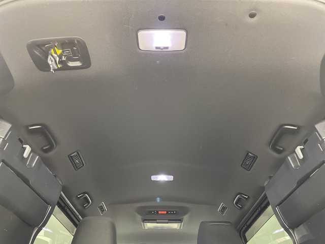 トヨタ ヴォクシー ZS 岐阜県 2018(平30)年 5.6万km ブラック ウェルキャブ車両/純正9インチナビ【NSZT-Y66T】/CD DVD/フルセグテレビ/SD/Bluetooth/純正12.1インチフリップダウンモニター【V12T-R66C】/両側パワースライドドア/革巻きステアリング/ステアリングリモコン/LEDヘッドライト/オートライト/オートハイビーム/ビルトインETC2.0/前後ドラレコ/トヨタセーフティセンス/衝突被害軽減装置/車線逸脱警報/横滑り防止装置/先行車発信お知らせ機能