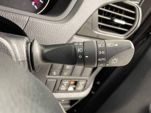 トヨタ ヴォクシー ZS 岐阜県 2018(平30)年 5.6万km ブラック ウェルキャブ車両/純正9インチナビ【NSZT-Y66T】/CD DVD/フルセグテレビ/SD/Bluetooth/純正12.1インチフリップダウンモニター【V12T-R66C】/両側パワースライドドア/革巻きステアリング/ステアリングリモコン/LEDヘッドライト/オートライト/オートハイビーム/ビルトインETC2.0/前後ドラレコ/トヨタセーフティセンス/衝突被害軽減装置/車線逸脱警報/横滑り防止装置/先行車発信お知らせ機能