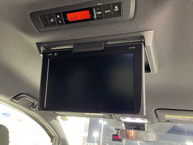 トヨタ ヴォクシー ZS 岐阜県 2018(平30)年 5.6万km ブラック ウェルキャブ車両/純正9インチナビ【NSZT-Y66T】/CD DVD/フルセグテレビ/SD/Bluetooth/純正12.1インチフリップダウンモニター【V12T-R66C】/両側パワースライドドア/革巻きステアリング/ステアリングリモコン/LEDヘッドライト/オートライト/オートハイビーム/ビルトインETC2.0/前後ドラレコ/トヨタセーフティセンス/衝突被害軽減装置/車線逸脱警報/横滑り防止装置/先行車発信お知らせ機能