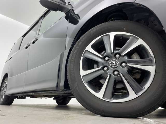 トヨタ ヴォクシー ZS 岐阜県 2018(平30)年 5.6万km ブラック ウェルキャブ車両/純正9インチナビ【NSZT-Y66T】/CD DVD/フルセグテレビ/SD/Bluetooth/純正12.1インチフリップダウンモニター【V12T-R66C】/両側パワースライドドア/革巻きステアリング/ステアリングリモコン/LEDヘッドライト/オートライト/オートハイビーム/ビルトインETC2.0/前後ドラレコ/トヨタセーフティセンス/衝突被害軽減装置/車線逸脱警報/横滑り防止装置/先行車発信お知らせ機能