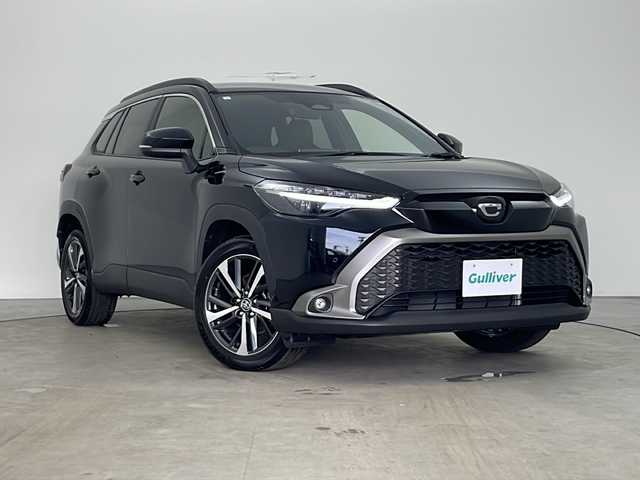 トヨタ カローラ クロス ハイブリッド Z 秋田県 2024(令6)年 1.3万km アティチュードブラックマイカ 4WD/寒冷地仕様/純正8インチディスプレイオーディオ/    (ナビシステム BT Miracast フルセグ)/バックカメラ/TOYOTAsafetySense/　・プリクラッシュセーフティ/　・レーダークルーズコントロール（全車速追従機能付き）/　・レーントレーシングアシスト/　・ロードサインアシスト/　・オートマチックハイビーム/　・ドライバー異常時対応システム/　・プロアクティブドライビングアシスト/　・パーキングサポートブレーキ（前後方静止物）/横滑り防止システム/パワーバックドア /ETC/D席パワーシート/D/N席シートヒーター/LEDヘッドライト/ステアリングヒーター/ハーフレザーシート/スマートキー/プッシュスタート/フロントデアイサー/ミラーヒーター/社外フロアマット/USBジャック