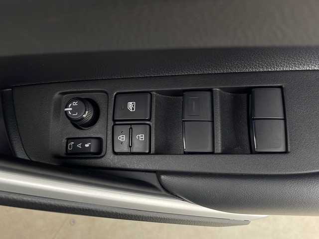 トヨタ カローラ クロス ハイブリッド Z 秋田県 2024(令6)年 1.3万km アティチュードブラックマイカ 4WD/寒冷地仕様/純正8インチディスプレイオーディオ/    (ナビシステム BT Miracast フルセグ)/バックカメラ/TOYOTAsafetySense/　・プリクラッシュセーフティ/　・レーダークルーズコントロール（全車速追従機能付き）/　・レーントレーシングアシスト/　・ロードサインアシスト/　・オートマチックハイビーム/　・ドライバー異常時対応システム/　・プロアクティブドライビングアシスト/　・パーキングサポートブレーキ（前後方静止物）/横滑り防止システム/パワーバックドア /ETC/D席パワーシート/D/N席シートヒーター/LEDヘッドライト/ステアリングヒーター/ハーフレザーシート/スマートキー/プッシュスタート/フロントデアイサー/ミラーヒーター/社外フロアマット/USBジャック