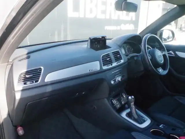 アウディ Ｑ３ 2．0 TFSI クワトロ 180PS Sライン 岩手県 2016(平28)年 5.1万km ミトスブラックメタリック 純正MMIナビ/フルセグTV/バックカメラ/パーキングエイド /アドバンストキー /ETC/ハーフレザーシート/パワーシート/LEDライト/Pテールゲート