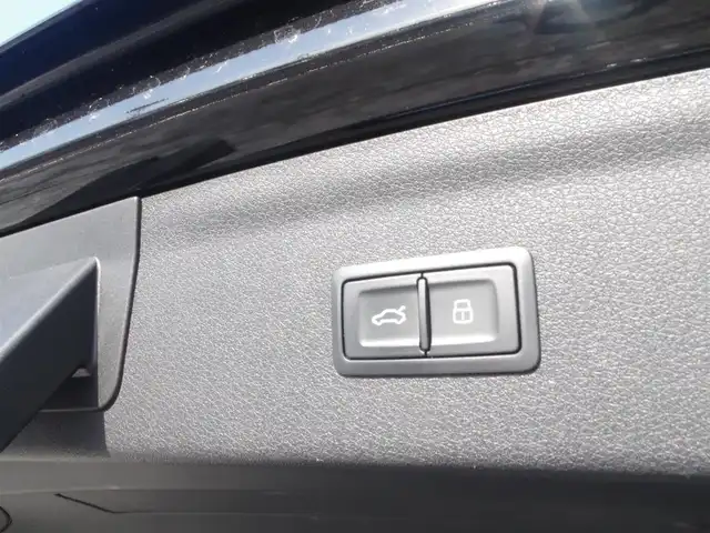 アウディ Ｑ３ 2．0 TFSI クワトロ 180PS Sライン 岩手県 2016(平28)年 5.1万km ミトスブラックメタリック 純正MMIナビ/フルセグTV/バックカメラ/パーキングエイド /アドバンストキー /ETC/ハーフレザーシート/パワーシート/LEDライト/Pテールゲート
