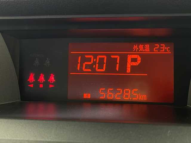 トヨタ ルーミー X 栃木県 2022(令4)年 1.4万km ブライトシルバーM 純正オーディオ/（CD/AM/FM/AUX/USB）/スマートアシスト/　衝突軽減ブレーキ/　誤発進抑制/　車線逸脱警報/　オートハイビーム/オートライト/ハロゲンヘッドライト/片側パワースライドドア/マニュアルエアコン/フロアマット/スマートキー×1本/Wエアバッグ