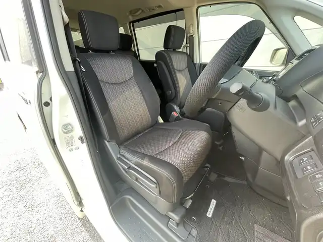 日産 セレナ HWS S HV Vセレ +SeftyⅡ 千葉県 2016(平28)年 6.6万km ブリリアントホワイトパール 衝突軽減ブレーキ/レーンキープアシスト/クリアランスソナー/純正フリップダウンモニター/純正8インチSDナビ(MM515D-L)/　フルセグ/BT/DVD/CD/USB/アラウンドビューモニター/ステアリングスイッチ/ETC/両側パワースライドドア/スマートキー/プッシュスタート/LEDヘッドライト/オートライト/フォグライト/純正フロアマット/サイドバイザー