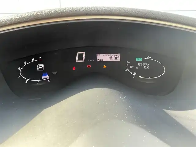 日産 セレナ HWS S HV Vセレ +SeftyⅡ 千葉県 2016(平28)年 6.6万km ブリリアントホワイトパール 衝突軽減ブレーキ/レーンキープアシスト/クリアランスソナー/純正フリップダウンモニター/純正8インチSDナビ(MM515D-L)/　フルセグ/BT/DVD/CD/USB/アラウンドビューモニター/ステアリングスイッチ/ETC/両側パワースライドドア/スマートキー/プッシュスタート/LEDヘッドライト/オートライト/フォグライト/純正フロアマット/サイドバイザー