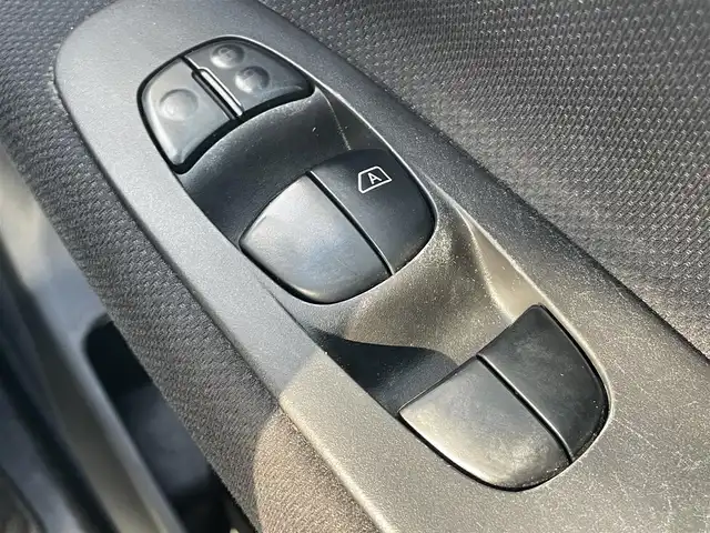 日産 セレナ HWS S HV Vセレ +SeftyⅡ 千葉県 2016(平28)年 6.6万km ブリリアントホワイトパール 衝突軽減ブレーキ/レーンキープアシスト/クリアランスソナー/純正フリップダウンモニター/純正8インチSDナビ(MM515D-L)/　フルセグ/BT/DVD/CD/USB/アラウンドビューモニター/ステアリングスイッチ/ETC/両側パワースライドドア/スマートキー/プッシュスタート/LEDヘッドライト/オートライト/フォグライト/純正フロアマット/サイドバイザー