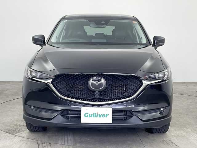 マツダ ＣＸ－５ XD Lパッケージ 兵庫県 2018(平30)年 7万km ジェットブラックマイカ ・純正SDナビ&Bluetoothオーディオ&CD/DVD再生&USB接続&TV/・アラウンドビューモニター/・フリップダウンモニター/・ビルトインETC2.0/・レーダークルーズコントロール/・レーンキープアシスト/・衝突被害軽減ブレーキ/・BOZEプレミアムサウンド/・電動リアゲート/・純正フロアマット/・パワーシート（運転席・助手席）/・シートヒーター（運転席・助手席）/・レザーシート/・ステアリングヒーター/・ステアリングスイッチ/・革巻きステアリング/・純正19インチアルミホイール/・オートライト/・LEDヘッドライト/・アイドリングストップ/・ABS/・横滑り防止機能/・盗難防止装置/・W＋サイドエアバック/・エンジンスタートボタン/・スマートキー