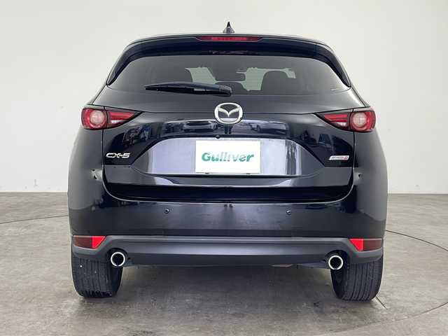 マツダ ＣＸ－５ XD Lパッケージ 兵庫県 2018(平30)年 7万km ジェットブラックマイカ ・純正SDナビ&Bluetoothオーディオ&CD/DVD再生&USB接続&TV/・アラウンドビューモニター/・フリップダウンモニター/・ビルトインETC2.0/・レーダークルーズコントロール/・レーンキープアシスト/・衝突被害軽減ブレーキ/・BOZEプレミアムサウンド/・電動リアゲート/・純正フロアマット/・パワーシート（運転席・助手席）/・シートヒーター（運転席・助手席）/・レザーシート/・ステアリングヒーター/・ステアリングスイッチ/・革巻きステアリング/・純正19インチアルミホイール/・オートライト/・LEDヘッドライト/・アイドリングストップ/・ABS/・横滑り防止機能/・盗難防止装置/・W＋サイドエアバック/・エンジンスタートボタン/・スマートキー