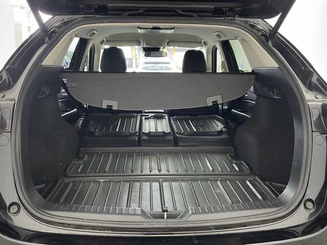 マツダ ＣＸ－５ XD Lパッケージ 兵庫県 2018(平30)年 7万km ジェットブラックマイカ ・純正SDナビ&Bluetoothオーディオ&CD/DVD再生&USB接続&TV/・アラウンドビューモニター/・フリップダウンモニター/・ビルトインETC2.0/・レーダークルーズコントロール/・レーンキープアシスト/・衝突被害軽減ブレーキ/・BOZEプレミアムサウンド/・電動リアゲート/・純正フロアマット/・パワーシート（運転席・助手席）/・シートヒーター（運転席・助手席）/・レザーシート/・ステアリングヒーター/・ステアリングスイッチ/・革巻きステアリング/・純正19インチアルミホイール/・オートライト/・LEDヘッドライト/・アイドリングストップ/・ABS/・横滑り防止機能/・盗難防止装置/・W＋サイドエアバック/・エンジンスタートボタン/・スマートキー