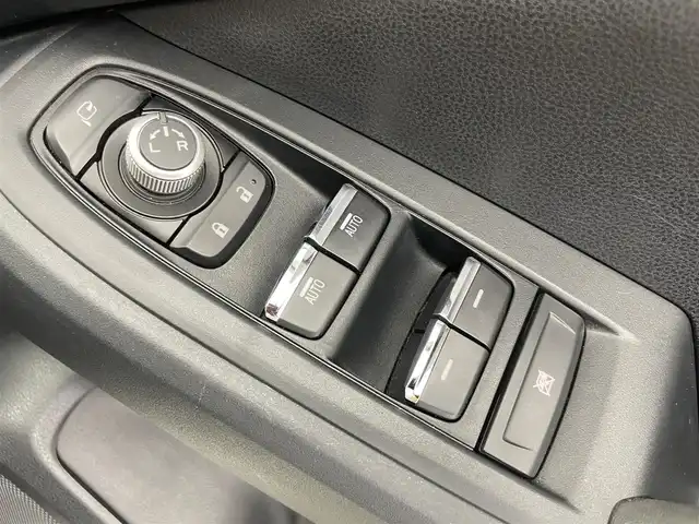 スバル クロストレック リミテッド 富山県 2023(令5)年 1.8万km クリスタルホワイトP 純正11.6型ナビ（AM/FM/BT/USB/フルセグ）/バックカメラ/ドライブレコーダー/ETC/D/N席パワーシート/D席メモリシート/シートヒーター/ハンドルヒーター/衝突被害軽減システム/レーダークルーズコントロール/レーンキープアシスト/コーナーセンサー/横滑り防止装置/純正アルミホイール/純正フロアマット/オートLEDライト/電子パーキング/革巻きステアリング/ステアリングスイッチ/パドルシフト/スマートキー/スペアキー