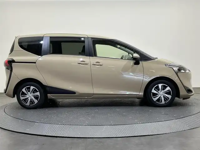 トヨタ シエンタ ファンベースG クエロ 愛媛県 2020(令2)年 2.5万km ベージュ ・純正9インチナビゲーション/・Bluetooth/フルセグテレビ/DVD/・全方位カメラ/・両側パワースライドドア/・ハーフレザーシート/・ドライブレコーダー/・ETC/・スマートキー/・コーナーセンサー/・衝突被害軽減ブレーキ