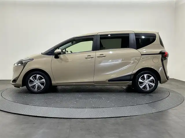トヨタ シエンタ ファンベースG クエロ 愛媛県 2020(令2)年 2.5万km ベージュ ・純正9インチナビゲーション/・Bluetooth/フルセグテレビ/DVD/・全方位カメラ/・両側パワースライドドア/・ハーフレザーシート/・ドライブレコーダー/・ETC/・スマートキー/・コーナーセンサー/・衝突被害軽減ブレーキ