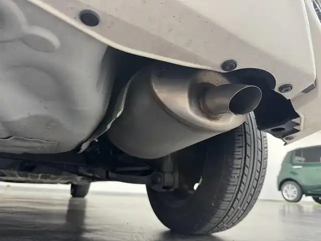 ホンダ フィット 13G L ホンダセンシング 三重県 2018(平30)年 4.3万km プレミアムホワイトパールⅡ ガソリン/FF/フロアCVT/純正 7インチナビ VXM-184VFi/（FM/AM/CD/DVD/TV/iPod/SD/USB/Bluetooth/AUX）/バックカメラ/ドラレコ 前方/ビルトイン ETC/Honda SENSING/・衝突軽減ブレーキ［CMBS］/・車線維持支援システム［LKAS］/・路外逸脱抑制機能/・アダプティブクルーズコントロール［ACC］/・先行車発進お知らせ機能/・標識認識機能/装備/・オートライト/・LEDヘッドライト＆フロントフォグライト/・オートエアコン/・ステアリングスイッチ/・電動格納ドアミラー/・純正ホイールキャップ＆15インチスチールホイール/・プッシュスタート/・保/取/ナビ取/など