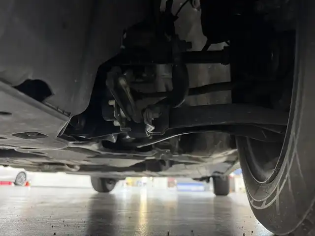 ホンダ フィット 13G L ホンダセンシング 三重県 2018(平30)年 4.3万km プレミアムホワイトパールⅡ ガソリン/FF/フロアCVT/純正 7インチナビ VXM-184VFi/（FM/AM/CD/DVD/TV/iPod/SD/USB/Bluetooth/AUX）/バックカメラ/ドラレコ 前方/ビルトイン ETC/Honda SENSING/・衝突軽減ブレーキ［CMBS］/・車線維持支援システム［LKAS］/・路外逸脱抑制機能/・アダプティブクルーズコントロール［ACC］/・先行車発進お知らせ機能/・標識認識機能/装備/・オートライト/・LEDヘッドライト＆フロントフォグライト/・オートエアコン/・ステアリングスイッチ/・電動格納ドアミラー/・純正ホイールキャップ＆15インチスチールホイール/・プッシュスタート/・保/取/ナビ取/など