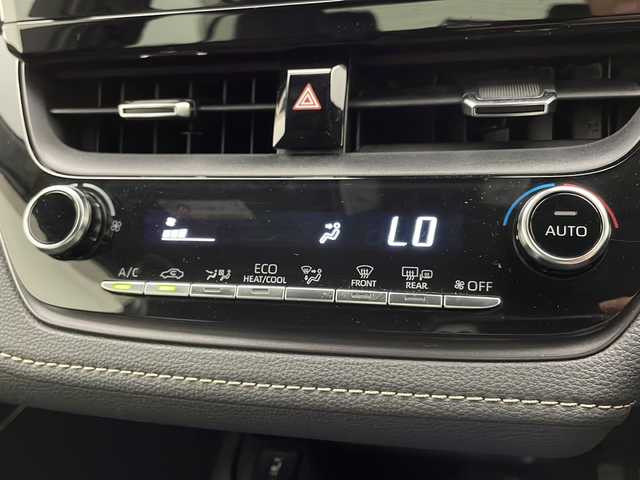 トヨタ カローラ ハイブリット ダブルバイビー 宮崎県 2020(令2)年 2.4万km ホワイトパールクリスタルシャイン Toyota Safety Sense/〇プリクラシュセーフティ/〇レーントレーシングアシスト/〇ブラインドスポットモニター/〇リアクロストラフィックアラート/〇クリアランスソナー/〇パーキングサポートブレーキ/〇ロードサインアシスト/〇レーダークルーズコントロール/〇オートマチックハイビーム/〇先行車発進告知/スペアタイヤ/純正9インチディスプレイオーディオ/フルセグTV/バックカメラ/ハーフレザーシート/シートヒーター/ステアリングヒーター/LEDヘッドライト/純正17インチＡＷ/スマートキー×2