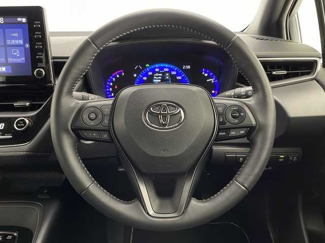 トヨタ カローラ ハイブリット ダブルバイビー 宮崎県 2020(令2)年 2.4万km ホワイトパールクリスタルシャイン Toyota Safety Sense/〇プリクラシュセーフティ/〇レーントレーシングアシスト/〇ブラインドスポットモニター/〇リアクロストラフィックアラート/〇クリアランスソナー/〇パーキングサポートブレーキ/〇ロードサインアシスト/〇レーダークルーズコントロール/〇オートマチックハイビーム/〇先行車発進告知/スペアタイヤ/純正9インチディスプレイオーディオ/フルセグTV/バックカメラ/ハーフレザーシート/シートヒーター/ステアリングヒーター/LEDヘッドライト/純正17インチＡＷ/スマートキー×2