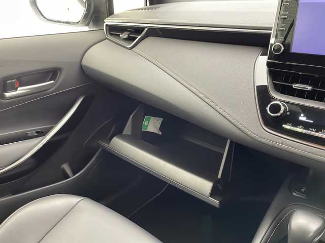 トヨタ カローラ ハイブリット ダブルバイビー 宮崎県 2020(令2)年 2.4万km ホワイトパールクリスタルシャイン Toyota Safety Sense/〇プリクラシュセーフティ/〇レーントレーシングアシスト/〇ブラインドスポットモニター/〇リアクロストラフィックアラート/〇クリアランスソナー/〇パーキングサポートブレーキ/〇ロードサインアシスト/〇レーダークルーズコントロール/〇オートマチックハイビーム/〇先行車発進告知/スペアタイヤ/純正9インチディスプレイオーディオ/フルセグTV/バックカメラ/ハーフレザーシート/シートヒーター/ステアリングヒーター/LEDヘッドライト/純正17インチＡＷ/スマートキー×2