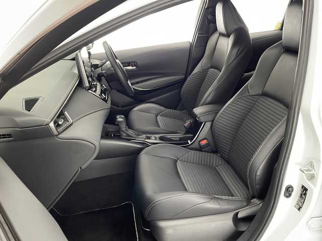 トヨタ カローラ ハイブリット ダブルバイビー 宮崎県 2020(令2)年 2.4万km ホワイトパールクリスタルシャイン Toyota Safety Sense/〇プリクラシュセーフティ/〇レーントレーシングアシスト/〇ブラインドスポットモニター/〇リアクロストラフィックアラート/〇クリアランスソナー/〇パーキングサポートブレーキ/〇ロードサインアシスト/〇レーダークルーズコントロール/〇オートマチックハイビーム/〇先行車発進告知/スペアタイヤ/純正9インチディスプレイオーディオ/フルセグTV/バックカメラ/ハーフレザーシート/シートヒーター/ステアリングヒーター/LEDヘッドライト/純正17インチＡＷ/スマートキー×2