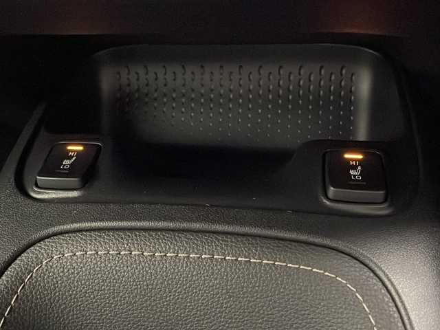 トヨタ カローラ ハイブリット ダブルバイビー 宮崎県 2020(令2)年 2.4万km ホワイトパールクリスタルシャイン Toyota Safety Sense/〇プリクラシュセーフティ/〇レーントレーシングアシスト/〇ブラインドスポットモニター/〇リアクロストラフィックアラート/〇クリアランスソナー/〇パーキングサポートブレーキ/〇ロードサインアシスト/〇レーダークルーズコントロール/〇オートマチックハイビーム/〇先行車発進告知/スペアタイヤ/純正9インチディスプレイオーディオ/フルセグTV/バックカメラ/ハーフレザーシート/シートヒーター/ステアリングヒーター/LEDヘッドライト/純正17インチＡＷ/スマートキー×2