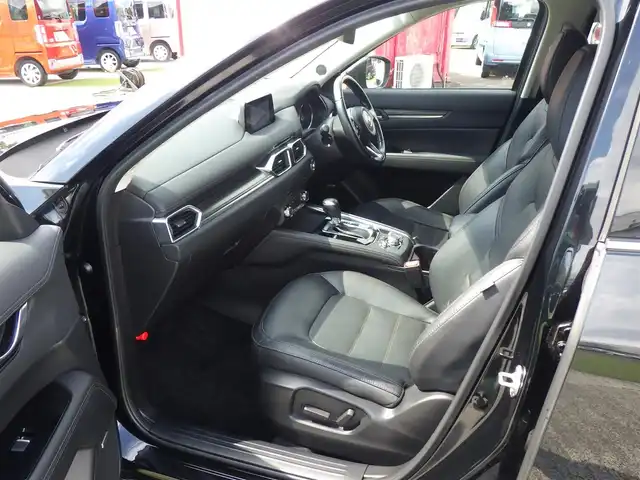 マツダ ＣＸ－５ 25S Lパッケージ 千葉県 2017(平29)年 4.6万km ジェットブラックマイカ スマートシティブレーキサポート/ブラインドスポットモニタリング/レーンキープ・アシスト・システム/アクティブ・ドライビング・ディスプレイ/パワーバックドア/ブラックレザーシート/前席パワーシート/シートヒーター/BOSE/純正SDナビ/地デジTV/【DVD/CD再生機能　Bluetooth接続】/バックカメラ/ドライブレコーダー/革巻きステアリング/ステアリングヒーター/ステアリングスイッチ/ETC/LEDヘッドライト/フォグライト/ウインカーミラー/コーナーセンサー/純正19インチアルミホイル/サイド/カーテンエアバッグ/アドバンストキーレスエントリー