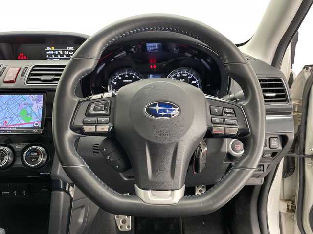 スバル フォレスター 2．0XT アイサイト 長野県 2015(平27)年 3.3万km クリスタルホワイトP 4WD/STIフロントスポイラー/SSR18インチアルミホイール/柿本マフラー/衝突被害軽減システム/SDナビ/　　【CD DVD BD BT フルセグ USB MSV】/バックカメラ/電動リアゲート/レーダークルーズコントロール/HIDオートヘッドライト/ハーフレザーシート/パワーシート/シートヒーター/ドライブレコーダー/ステアリングスイッチ/パドルシフト/電動格納ウィンカーミラー/フォグランプ/X-MODE/スマートキー/ETC