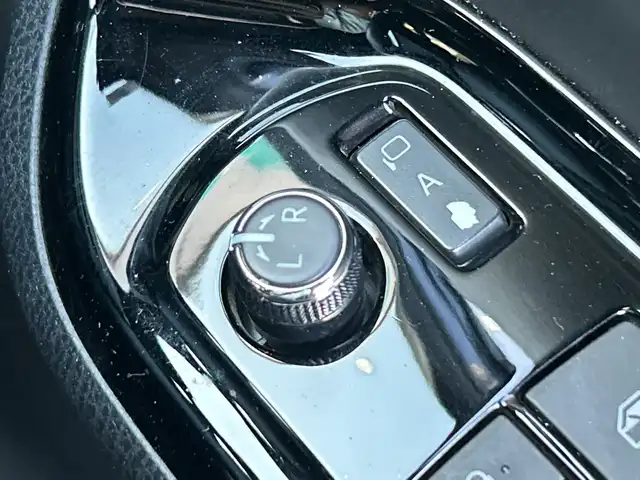 トヨタ ノア Si ダブルバイビーⅢ 千葉県 2019(平31)年 3.8万km ブラッキッシュアゲハガラスフレーク 純正SDナビ/(フルセグTV/CD/DVD/Bluetooth)/両側パワースライドドア/前後コーナーセンサー/バックカメラ/レーンキープアシスト/オートライト/純正フロアマット/純正アルミホイール/純正LEDヘッドライト/スマートキー/スペアキー/プッシュエンジンスタート/横滑り防止装置