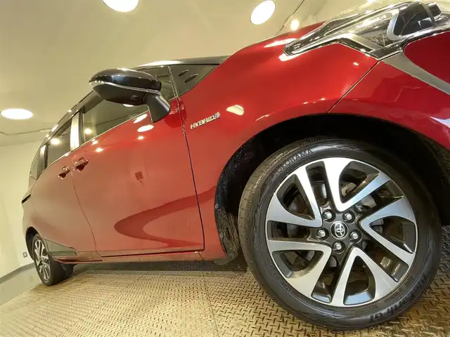 トヨタ シエンタ ハイブリッド G クエロ 愛知県 2019(令1)年 4.7万km ブラックマイカ/センシュアルレッドマイカ 純正9インチナビ/（Bluetooth/AM/FM/フルセグTV）/衝突軽減ブレーキ/両側電動スライドドア/アラウンドビューモニター/ビルトインETC2.0/シートヒーター/LEDヘッドライト/オートマチックハイビーム/クルーズコントロール/ドライブレコーダー/ステアリングヒーター/コーナーセンサー/レーンキープアシスト/プッシュスタートボタン/ハーフレザーシート/スマートキー/純正16インチAW