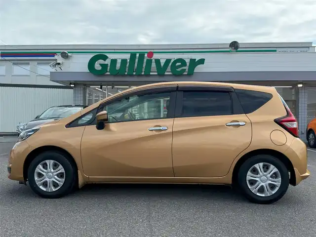 日産 ノート メダリスト X 愛知県 2019(平31)年 4.9万km ギャラクシーゴールド /禁煙/ワンオーナー//ディーラー整備記録簿H31.R1.2.3.4.5.6.7//純正ナビ/フルセグ/CD/BT/AUX/ETC//ナビ連動純正ドラレコ//エマージェンシーブレーキ/LDW/ACC//ハーフレザーシート//革巻きステア/ステアスイッチ//プッシュスタート/スマートキー//電動格納ウィンカーミラー//バニティミラー//コーナーセンサー//純正フロアマット/純正ドアバイザー//新車時保証書//取扱説明書//スペアスマートキー有