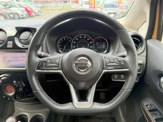 日産 ノート メダリスト X 愛知県 2019(平31)年 4.9万km ギャラクシーゴールド /禁煙/ワンオーナー//ディーラー整備記録簿H31.R1.2.3.4.5.6.7//純正ナビ/フルセグ/CD/BT/AUX/ETC//ナビ連動純正ドラレコ//エマージェンシーブレーキ/LDW/ACC//ハーフレザーシート//革巻きステア/ステアスイッチ//プッシュスタート/スマートキー//電動格納ウィンカーミラー//バニティミラー//コーナーセンサー//純正フロアマット/純正ドアバイザー//新車時保証書//取扱説明書//スペアスマートキー有
