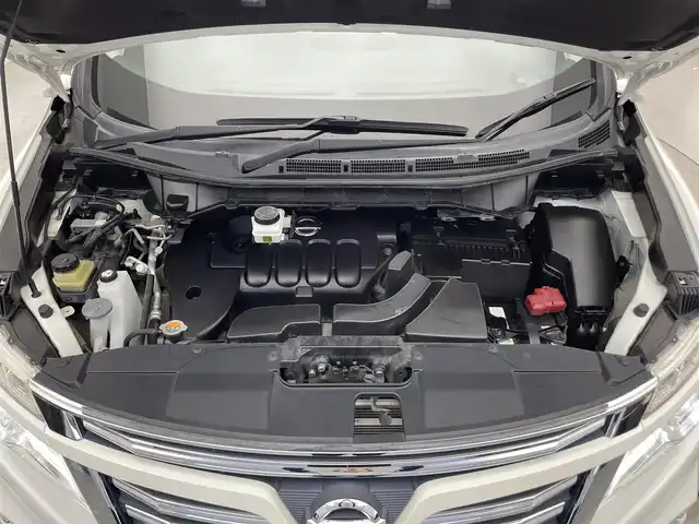 日産 エルグランド 250ハイウェイスター プレミアム 滋賀県 2017(平29)年 7.2万km ブリリアントホワイトパール 純正9インチナビ/【Bluetooth/CD/DVD/Blu-ray/フルセグTV/SD】/バックカメラ/クルーズコントロール/レザーシート/両側パワースライドドア/純正フリップダウンモニター/LEDヘッドライト/オートライト/D/Nパワーシート/D/Nシートヒーター/N席/二列目オットマン/前方ドライブレコーダー/ビルトインETC/パワーバックドア/シートポジションメモリ/ドアバイザー/純正フロアマット/後席サンシェード/プッシュスタート/スマートキー/ステアリングリモコン