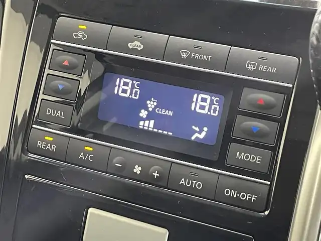 日産 エルグランド 250ハイウェイスター プレミアム 滋賀県 2017(平29)年 7.2万km ブリリアントホワイトパール 純正9インチナビ/【Bluetooth/CD/DVD/Blu-ray/フルセグTV/SD】/バックカメラ/クルーズコントロール/レザーシート/両側パワースライドドア/純正フリップダウンモニター/LEDヘッドライト/オートライト/D/Nパワーシート/D/Nシートヒーター/N席/二列目オットマン/前方ドライブレコーダー/ビルトインETC/パワーバックドア/シートポジションメモリ/ドアバイザー/純正フロアマット/後席サンシェード/プッシュスタート/スマートキー/ステアリングリモコン