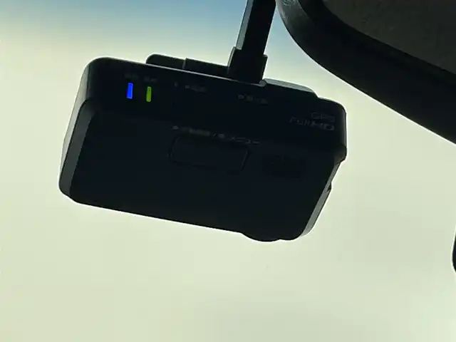 日産 エルグランド 250ハイウェイスター プレミアム 滋賀県 2017(平29)年 7.2万km ブリリアントホワイトパール 純正9インチナビ/【Bluetooth/CD/DVD/Blu-ray/フルセグTV/SD】/バックカメラ/クルーズコントロール/レザーシート/両側パワースライドドア/純正フリップダウンモニター/LEDヘッドライト/オートライト/D/Nパワーシート/D/Nシートヒーター/N席/二列目オットマン/前方ドライブレコーダー/ビルトインETC/パワーバックドア/シートポジションメモリ/ドアバイザー/純正フロアマット/後席サンシェード/プッシュスタート/スマートキー/ステアリングリモコン