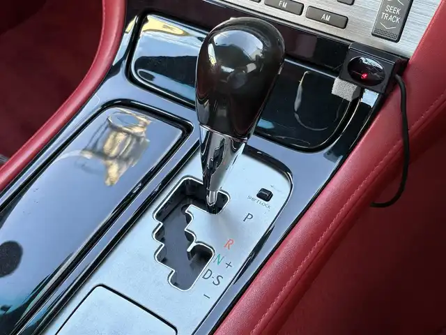 レクサス ＳＣ 430 三重県 2007(平19)年 7.6万km ホワイトパールクリスタルシャイン ♪走行75675km/♪電動オープン/♪マークレビンソン/赤革シート/前席メモリ付パワーシート/前席シートヒーター/純正ナビ/・DTV・CD6連チェンジャー・MD/バックカメラ/前後ドライブレコーダー/HIDヘッドライト/フォグライト/オートライト/電格ミラー/クルーズコントロール/ウッドコンビステアリング/ステアリングスイッチ/ウッドパネル/フロアマット/ETC/サイド/ニーエアバック