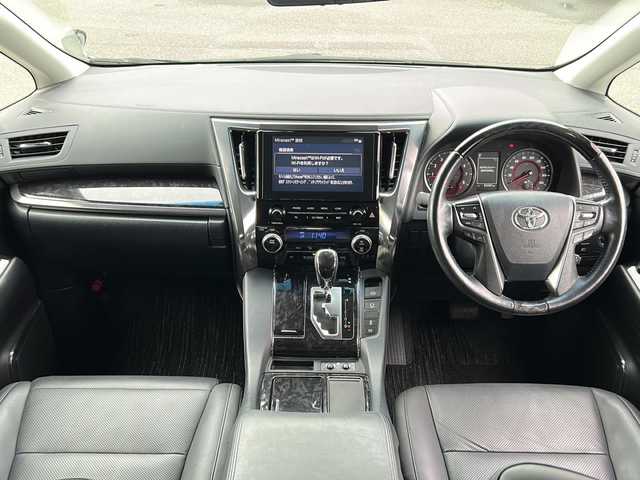 トヨタ アルファード S Cパッケージ 茨城県 2020(令2)年 6.1万km ブラック 後席フリップダウンモニター/純正メモリナビ/(地デジTV・CD・DVD・BT・USB・ラジオ再生)/両側パワースライドドア/レーダークルーズコントロール/レーンアシスト/衝突軽減ブレーキ/コーナーセンサー/BSM/本革レザーシート/シートベンチレーション/オットマン/パワーシート/ビルトインETC/バックカメラ/ドライブレコーダー/オートライト/LEDヘッドライト/純正18inアルミホイール/純正フロアマット/スマートキー/スペアキー