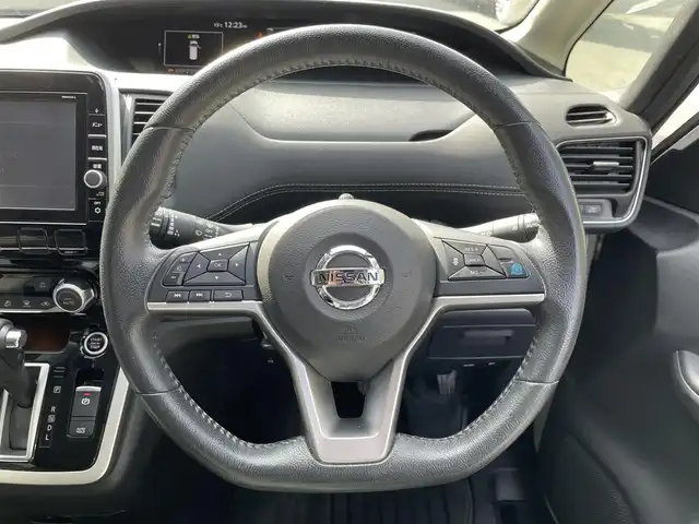 日産 セレナ ハイウェイスター プロパイロットED 滋賀県 2016(平28)年 6.8万km ブリリアントホワイトパール 純正９インチナビ/Bluetooth/CD/DVD/BR/USB/HDMI/フルセグ/前後ドラレコ/前後ソナー/衝突軽減/バックカメラ/プロパイロット/電子パーキング/オートライト/LEDヘッドライト/両側電動スライド/WAC/フリップダウンモニター/プッシュスタート/スマートキー/ステアリングリモコン/ビルトインETC