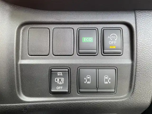 日産 セレナ ハイウェイスター プロパイロットED 滋賀県 2016(平28)年 6.8万km ブリリアントホワイトパール 純正９インチナビ/Bluetooth/CD/DVD/BR/USB/HDMI/フルセグ/前後ドラレコ/前後ソナー/衝突軽減/バックカメラ/プロパイロット/電子パーキング/オートライト/LEDヘッドライト/両側電動スライド/WAC/フリップダウンモニター/プッシュスタート/スマートキー/ステアリングリモコン/ビルトインETC