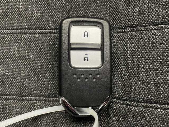 ホンダ フィット e:HEVホーム メゾン 栃木県 2021(令3)年 3.5万km 白 純正ナビ/（BT/Apple CarPlay/Android Auto/フルセグ/AM/FM)/ホンダセンシング/衝突軽減システム/車線逸脱抑制機能/パーキングサポートブレーキ/先行車発進お知らせ　/横滑り防止　/標識認識機能　/追従走行付きクルーズコントロール　/電動格納ミラー/ステアリングスイッチ/純正アルミホイール/純正フロアマット/ETC2.0　/ドライブレコーダー/プッシュスタート/スマートキー