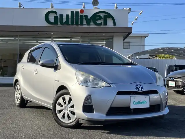 トヨタ アクア S 三重県 2012(平24)年 17万km シルバーM ♪ワンオーナー♪/♪純正ナビ/ ・CD再生・Bluetooth/ ・ワンセグ/♪バックカメラ/♪スマートキー/♪プッシュスタート/♪アイドリングストップ/♪コーナーポール/♪ウィンカーミラー/♪オートライト/♪ヘッドライトレベライザー/♪フロアマット/♪ドアバイザー/♪電格ミラー/♪プライバシーガラス/♪ETC