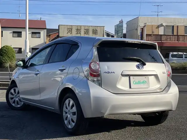 トヨタ アクア S 三重県 2012(平24)年 17万km シルバーM ♪ワンオーナー♪/♪純正ナビ/ ・CD再生・Bluetooth/ ・ワンセグ/♪バックカメラ/♪スマートキー/♪プッシュスタート/♪アイドリングストップ/♪コーナーポール/♪ウィンカーミラー/♪オートライト/♪ヘッドライトレベライザー/♪フロアマット/♪ドアバイザー/♪電格ミラー/♪プライバシーガラス/♪ETC