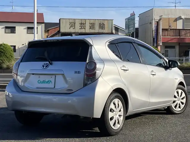 トヨタ アクア S 三重県 2012(平24)年 17万km シルバーM ♪ワンオーナー♪/♪純正ナビ/ ・CD再生・Bluetooth/ ・ワンセグ/♪バックカメラ/♪スマートキー/♪プッシュスタート/♪アイドリングストップ/♪コーナーポール/♪ウィンカーミラー/♪オートライト/♪ヘッドライトレベライザー/♪フロアマット/♪ドアバイザー/♪電格ミラー/♪プライバシーガラス/♪ETC