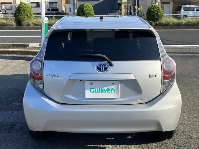 トヨタ アクア S 三重県 2012(平24)年 17万km シルバーM ♪ワンオーナー♪/♪純正ナビ/ ・CD再生・Bluetooth/ ・ワンセグ/♪バックカメラ/♪スマートキー/♪プッシュスタート/♪アイドリングストップ/♪コーナーポール/♪ウィンカーミラー/♪オートライト/♪ヘッドライトレベライザー/♪フロアマット/♪ドアバイザー/♪電格ミラー/♪プライバシーガラス/♪ETC