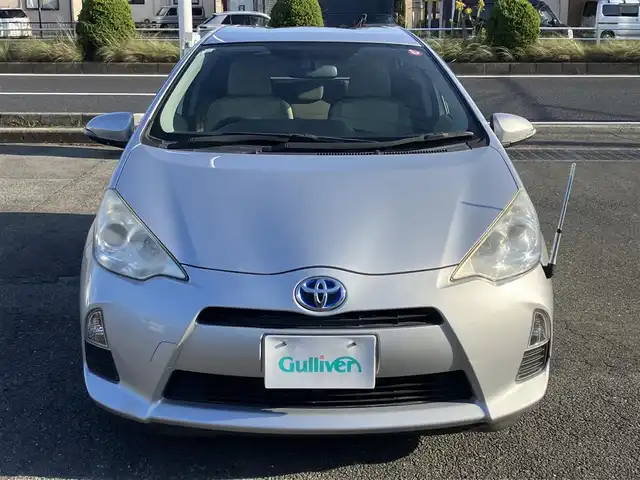 トヨタ アクア S 三重県 2012(平24)年 17万km シルバーM ♪ワンオーナー♪/♪純正ナビ/ ・CD再生・Bluetooth/ ・ワンセグ/♪バックカメラ/♪スマートキー/♪プッシュスタート/♪アイドリングストップ/♪コーナーポール/♪ウィンカーミラー/♪オートライト/♪ヘッドライトレベライザー/♪フロアマット/♪ドアバイザー/♪電格ミラー/♪プライバシーガラス/♪ETC